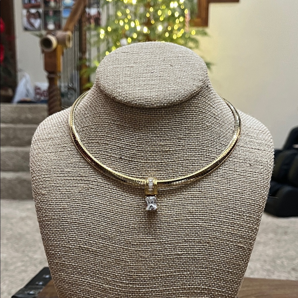 Elegant Gold Necklace with Crystal Pendant